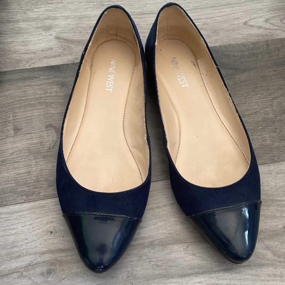 GUC Nine West ‘Suede’ Navy Blue Pointed Flat Show w/ Patent Tip Sz: 7.5 Womens